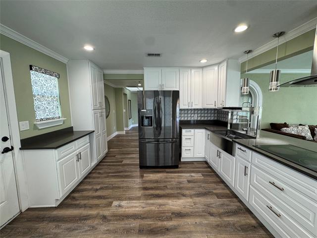 Building Photo - 5016 I-35