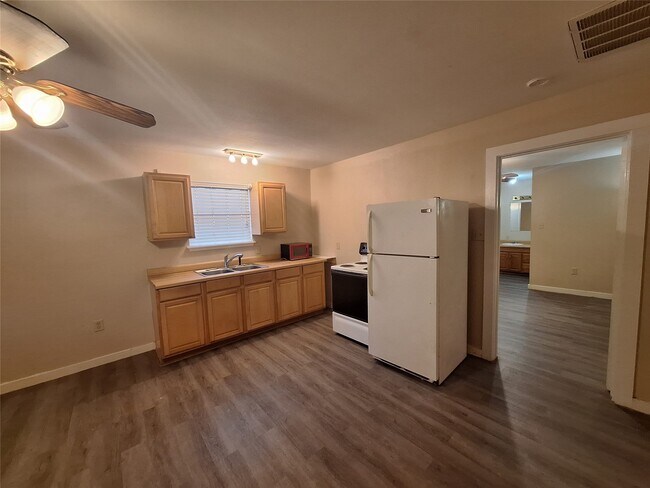 Foto del edificio - 6107 Williams Rd