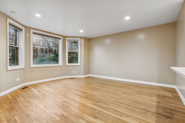 Building Photo - 1547 W Jackson Blvd