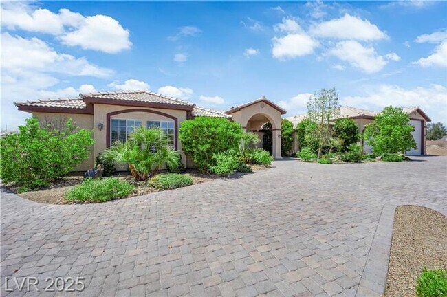 Foto del edificio - 1.2 Acres with Indoor & Outdoor RV Parking!!!!