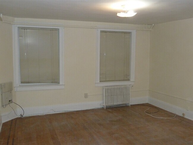 Building Photo - 824 Garden St