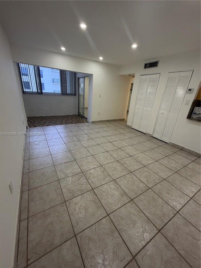 Building Photo - 750 NW 43rd Ave