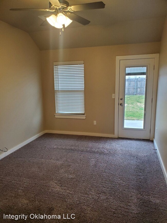 Building Photo - 3 br, 2 bath House - 5210 Oakwood Villa Court