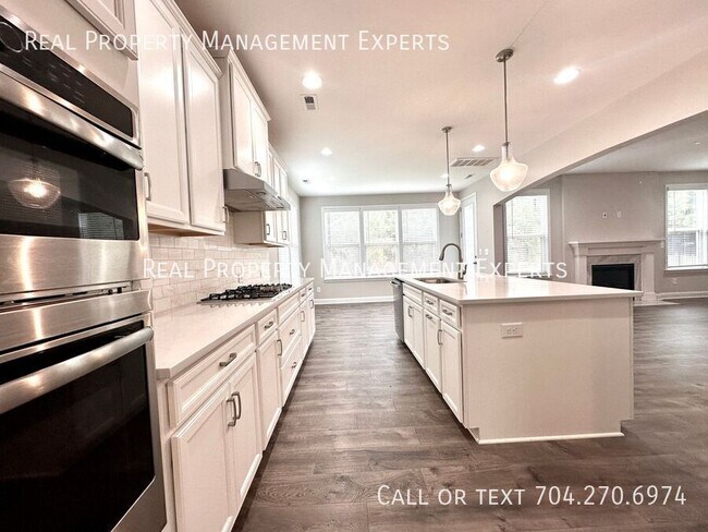 Building Photo - 10025 Fox Trotter Ln