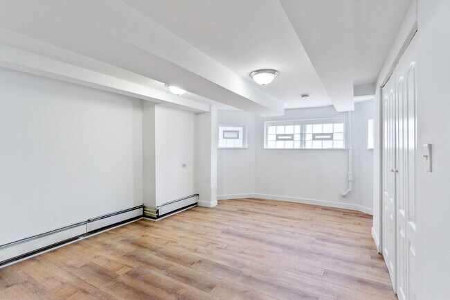 Foto del edificio - 5714 N Christiana Ave