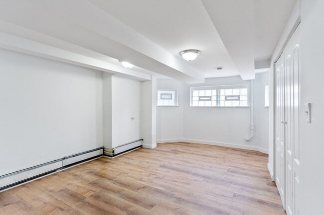 Building Photo - 5714 N Christiana Ave