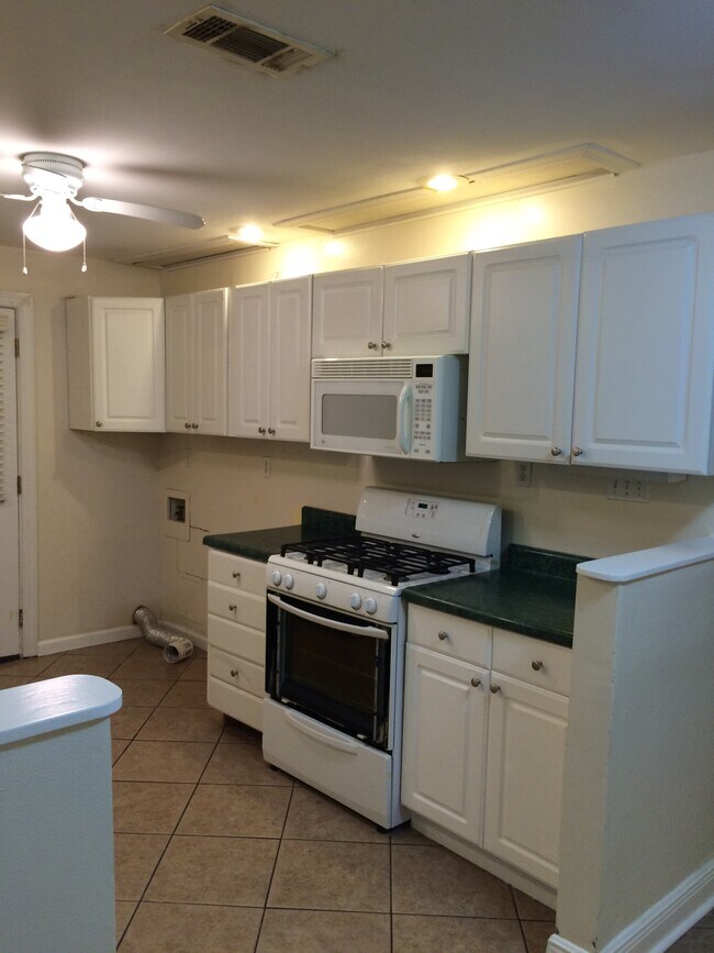 Building Photo - 104 Jules Ave