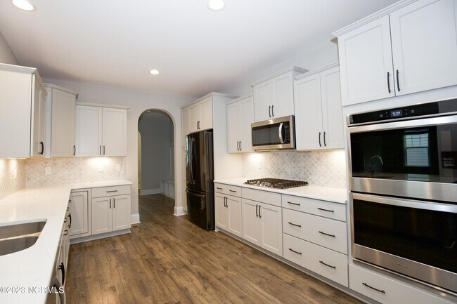 Building Photo - 115 Plantation Dr