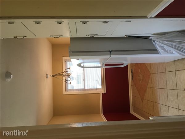 Building Photo - 517 Village Dr