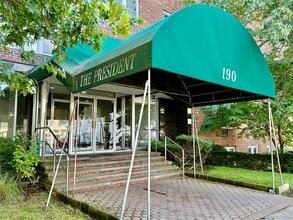Building Photo - 190 Mineola Blvd