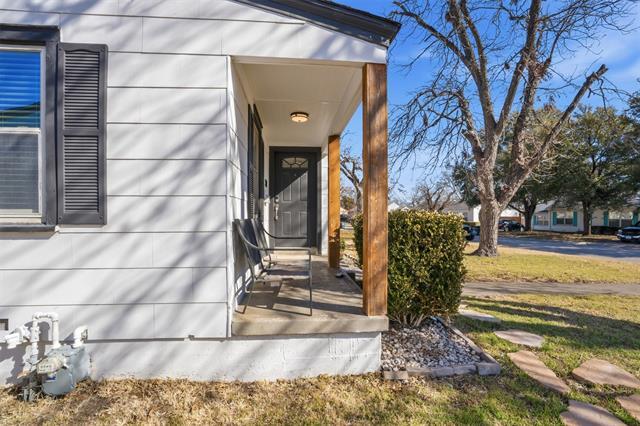 Building Photo - 3824 Desert Ridge Dr