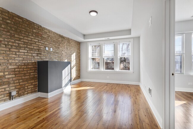 Building Photo - 7322 N Damen Ave