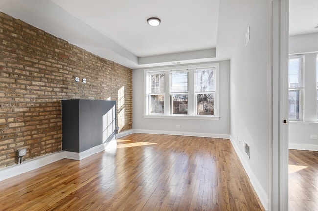 Building Photo - 7326 N Damen Ave