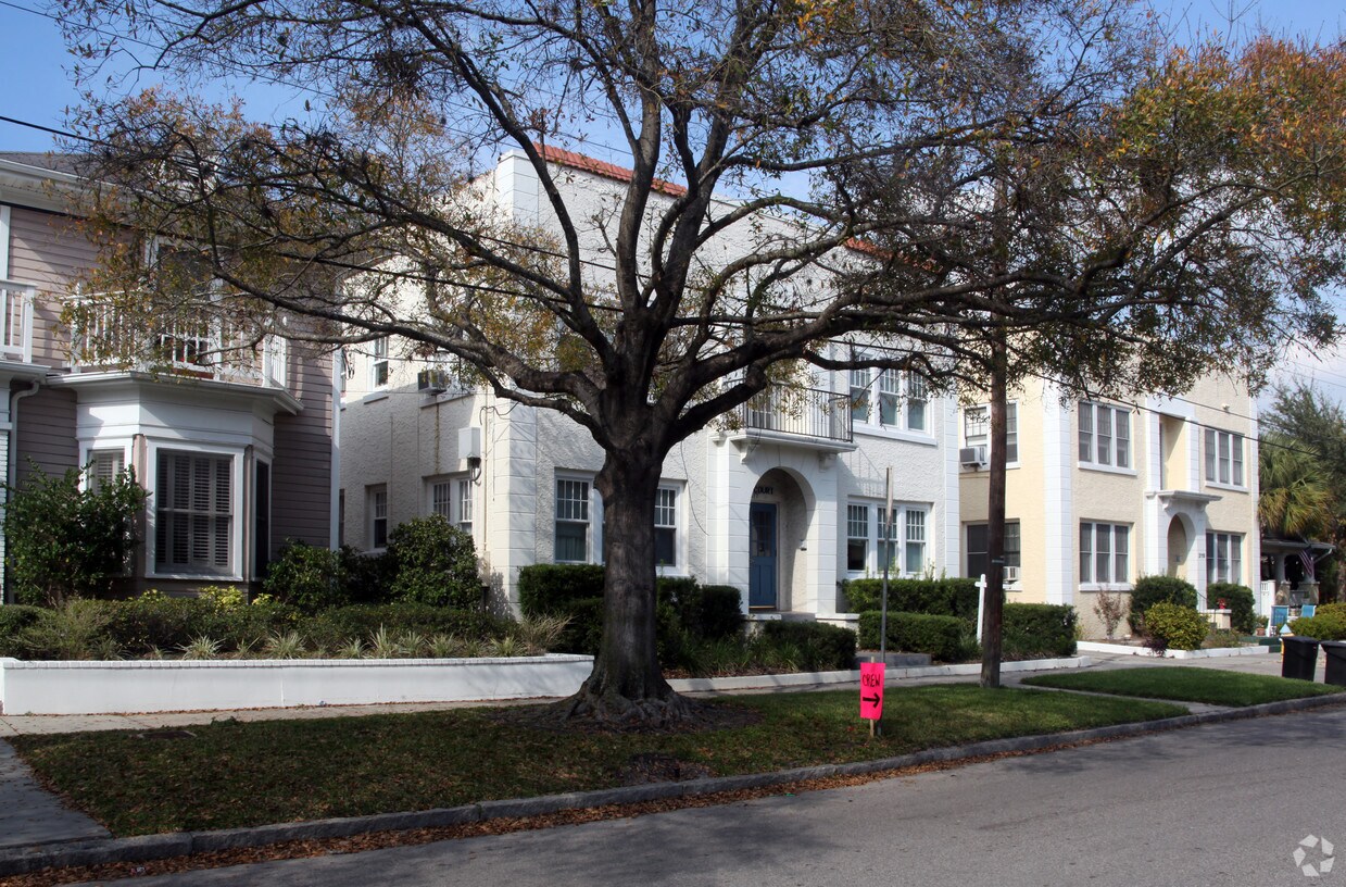 Building Photo - 2117 W Hills Ave