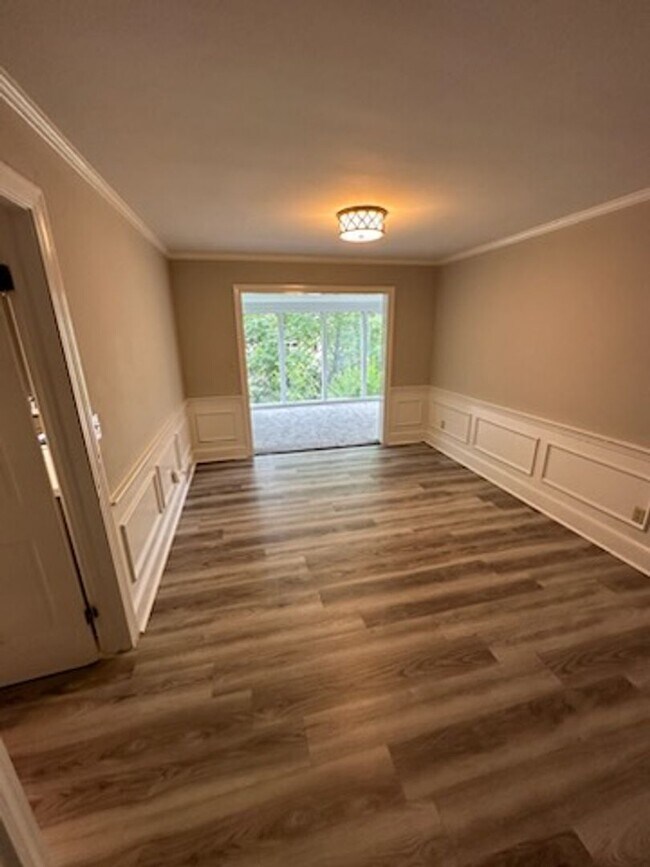 Foto del edificio - 2670 Grosvenor Pl