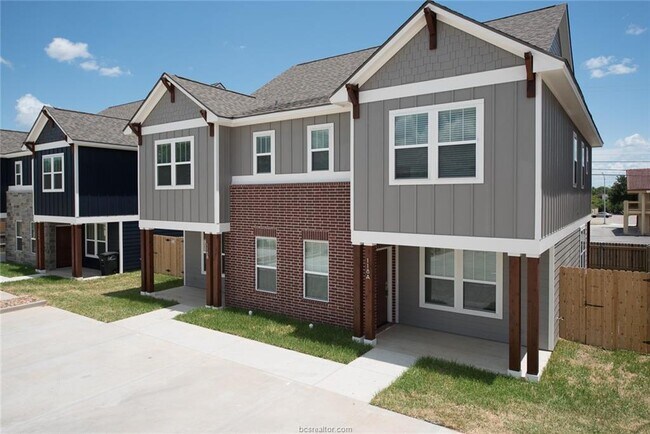 Building Photo - 118 Poplar St