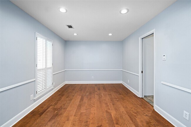 Foto del edificio - 3415 Freshmeadows Dr