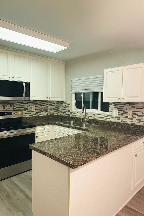 Primary Photo - 17075 W Bernardo Dr
