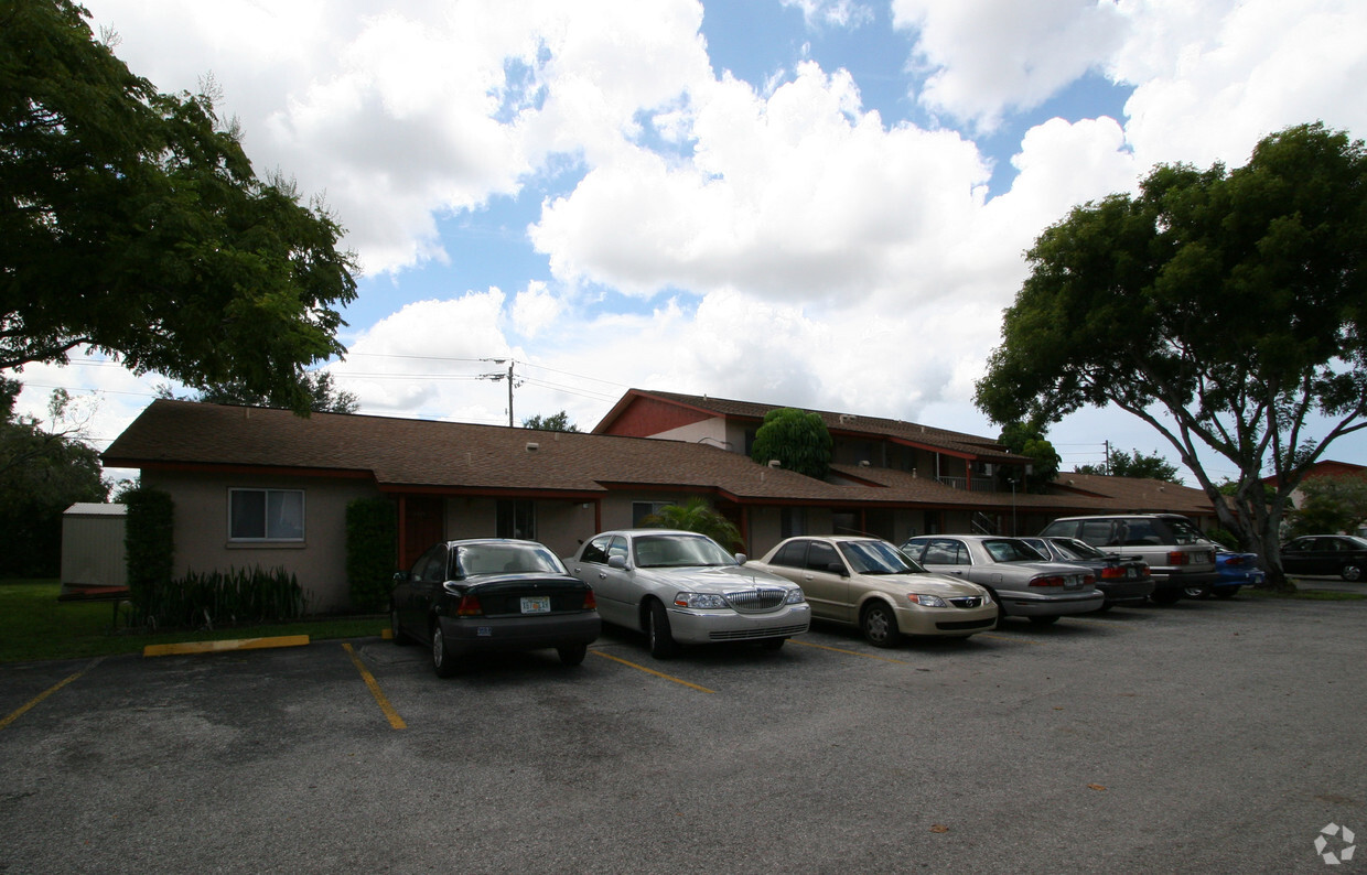 Building Photo - 1011 N Beneva Rd
