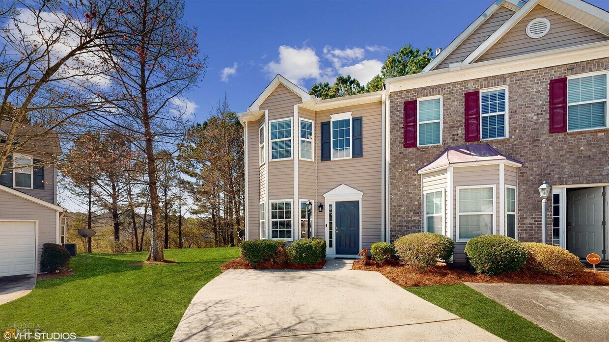 Foto principal - Coming Soon! Exceptional 2BR/2.5BA End Uni...