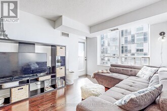 Building Photo - 5233 Dundas St W