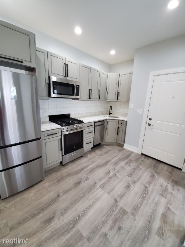 Building Photo - 1 br, 1 bath Apartment - 1065 W Glenlake Ave