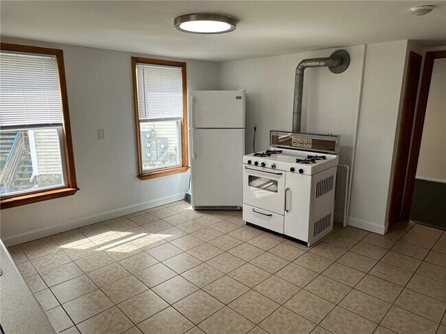 Building Photo - 177 Boyden St