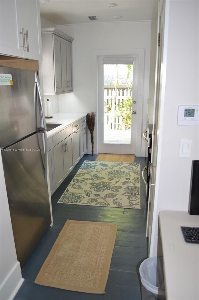 Foto del edificio - 305 Whitehead St