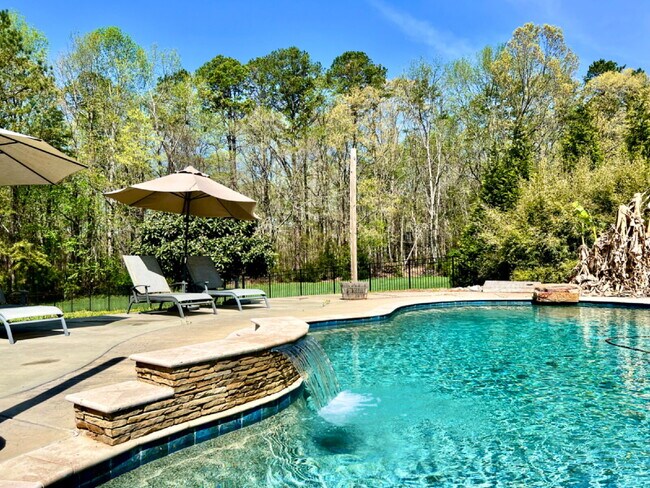 Foto del edificio - WEDDINGTON WITH A POOL!!