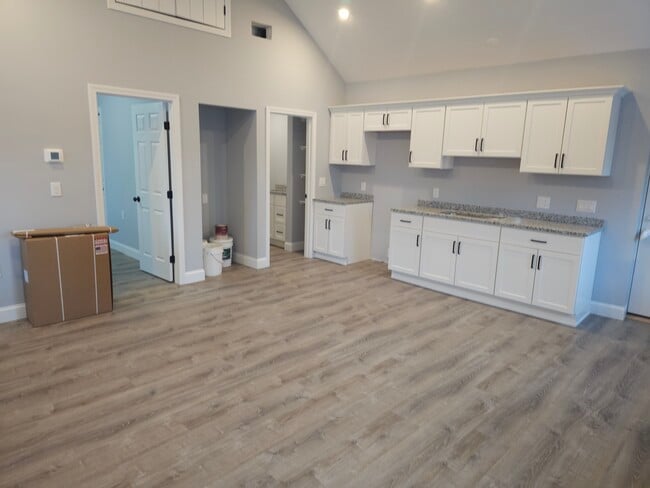 Building Photo - 32 West St