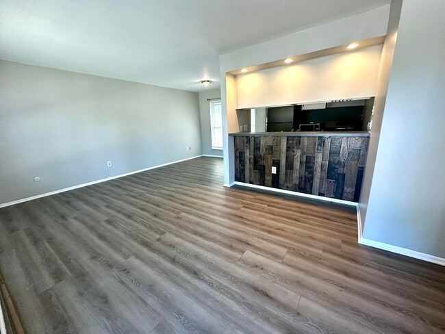 Building Photo - 28426 Longmeadow Ln