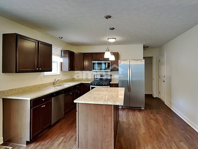 Building Photo - 718 Rolling Acre Dr