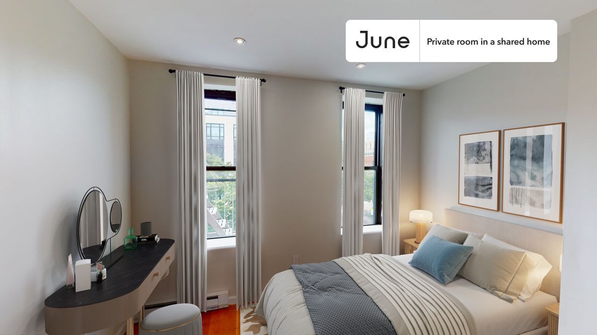 Foto principal - Private bedroom in 3 bed/1 bath Home