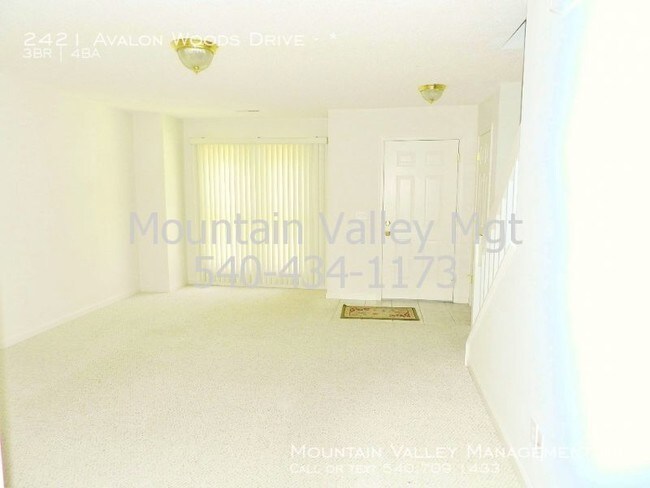 Building Photo - 2421 Avalon Woods Dr