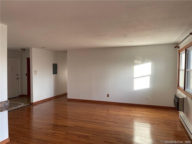 Building Photo - 300 Meadowside Rd