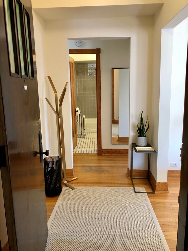 Entrance Hall - 550 W Roscoe St