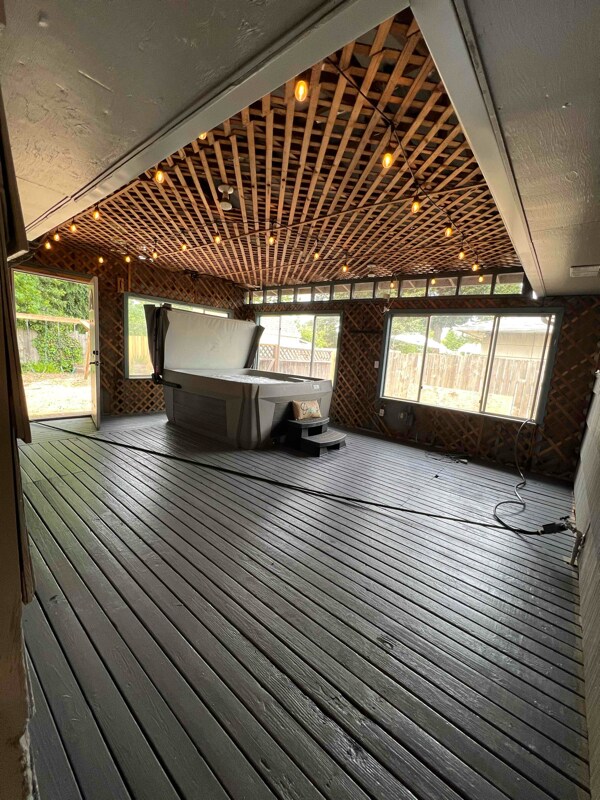 Building Photo - 483 Juedes Ave N