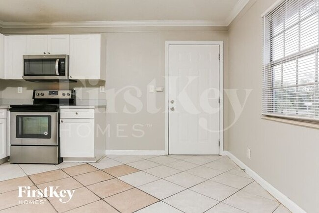 Building Photo - 8170 SW 6th Ct