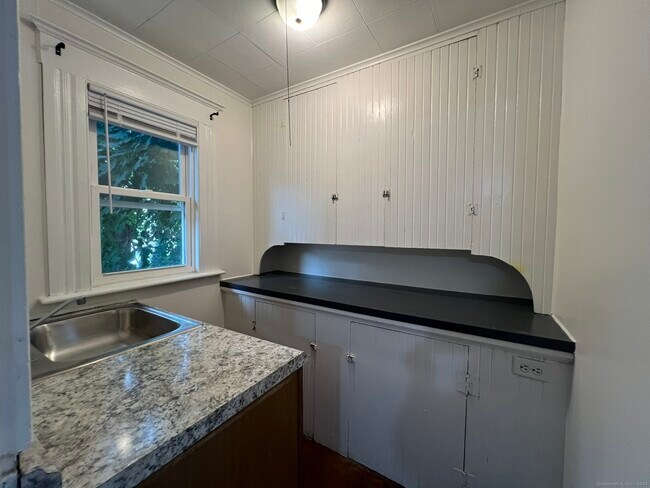 Foto del edificio - 334 Brightwood Ave