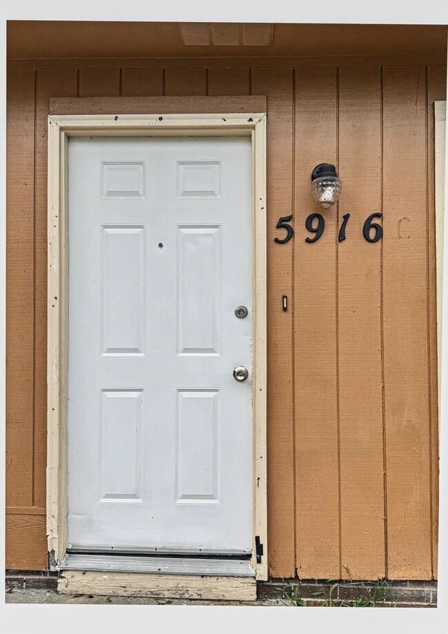 Building Photo - 5916 Aftonshire Dr