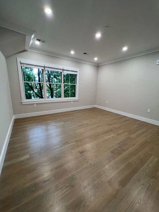 Building Photo - 28 Reedsdale St