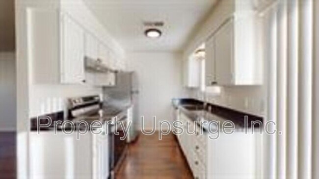 Building Photo - 715 Mary St