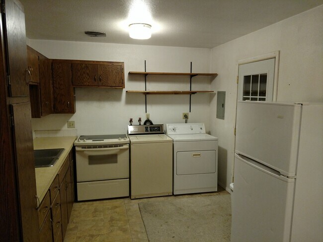 Building Photo - 124 N Adams St
