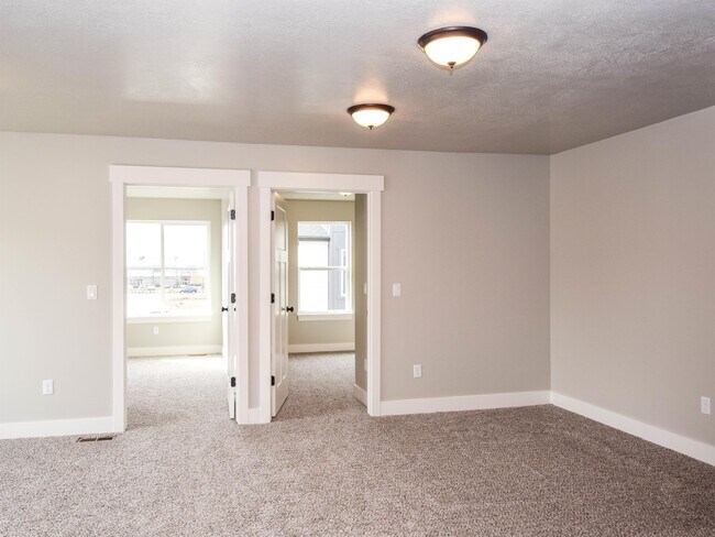Building Photo - 257 E 1725 N