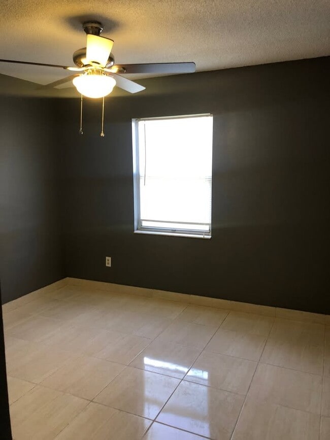 Building Photo - 43 Las Palmas Way