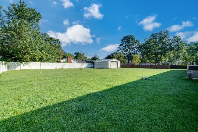Building Photo - 159 Meadowbrook Ln