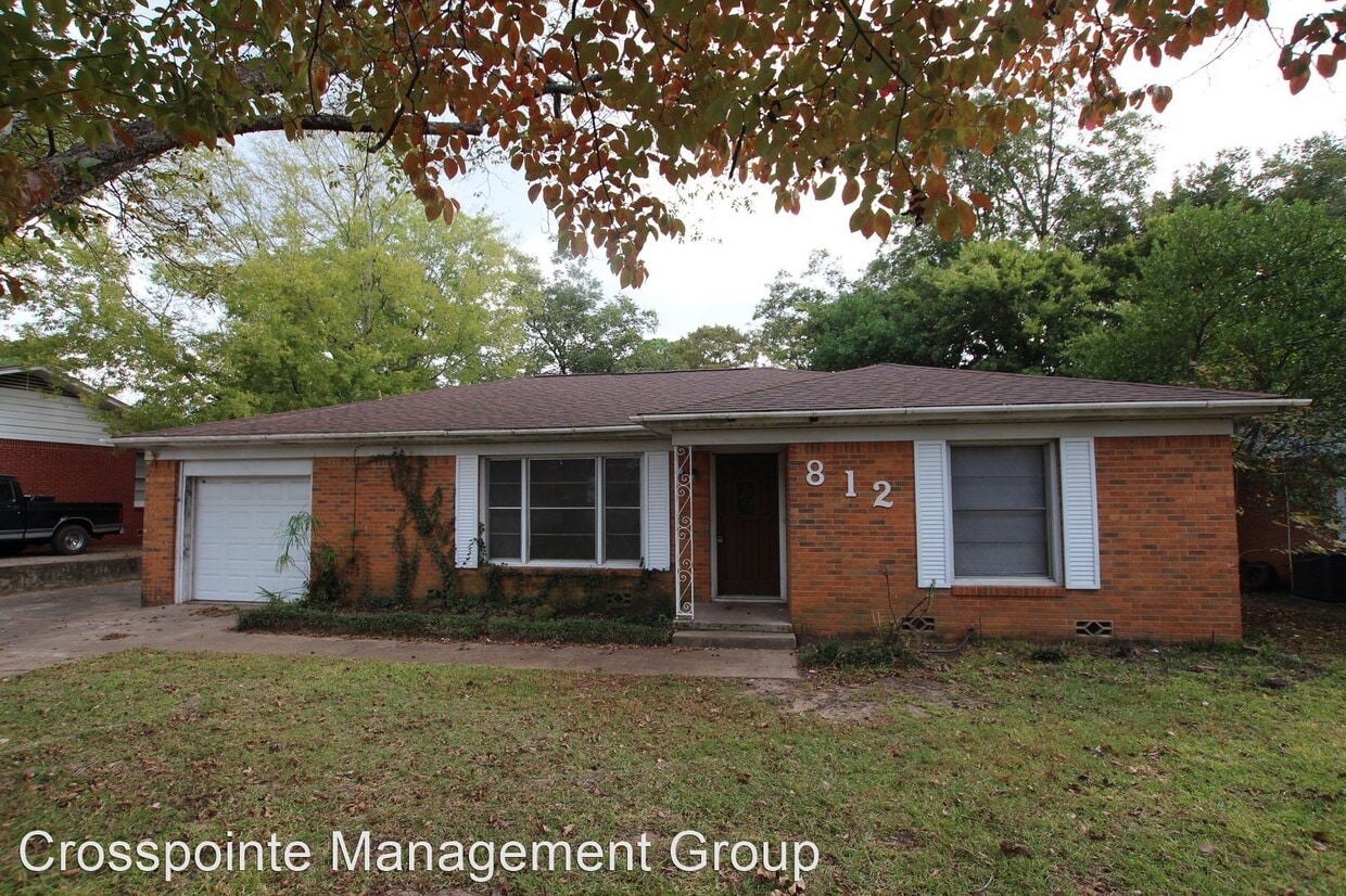 Primary Photo - 3 br, 2 bath House - 812 S Palmer