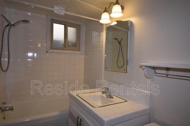 Building Photo - 234 E 100 N