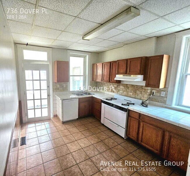 Foto del edificio - 736 Dover Pl