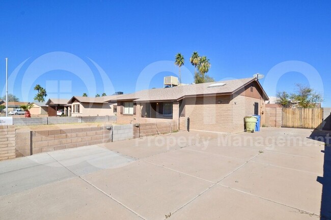 Building Photo - 4216 East Grove Street